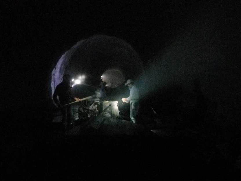 礦建三公司曹家灘項目部主、副斜井聯(lián)絡(luò)巷順利貫通