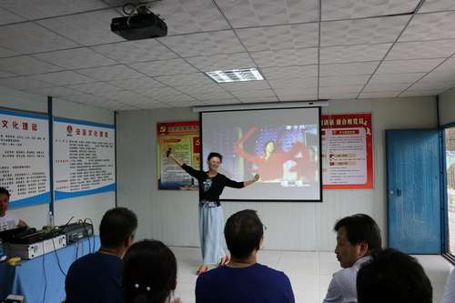 澄合分公司“我們節(jié)日.七夕”詩歌會(huì)走進(jìn)施工一線