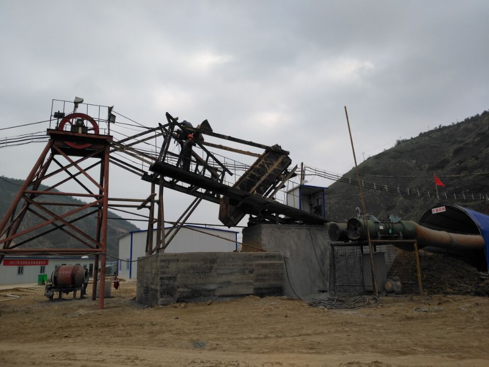 礦建二公司車村礦一號(hào)斜井井筒掘砌工程提升系統(tǒng)試運(yùn)營(yíng)開始