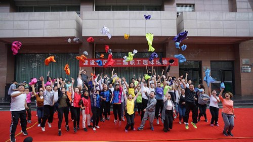 瞧，他們嗨瘋了！