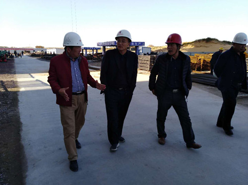 恒源集團公司黨委書記、監(jiān)事長王勝勇一行蒞臨天工公司小保當選煤廠末煤倉工地考察