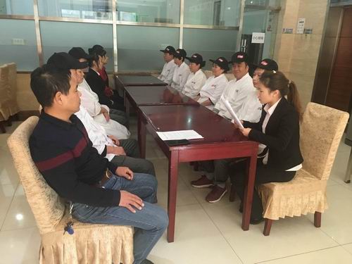 綜合管理部組織職工食堂及司乘人員認(rèn)真學(xué)習(xí)10月22日干部大會講話精神