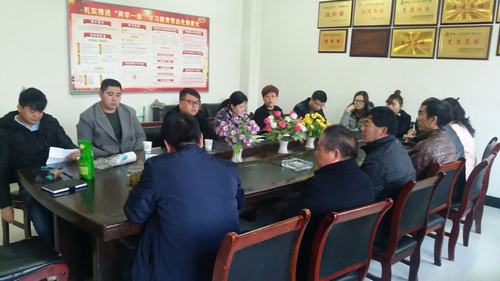 銅煤公司第十二項目部黨支部開展“貫徹黨的十九大精神，如何做一名合格黨員”專題學(xué)習(xí)研討會