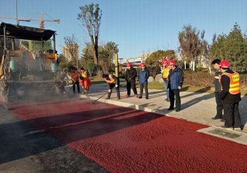 追趕超越，完成彩色路面工程，實(shí)現(xiàn)第一階段目標(biāo)