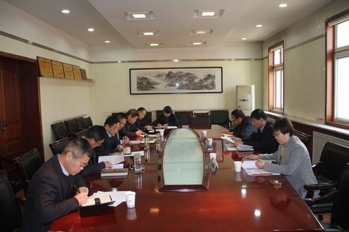 建設(shè)集團(tuán)聯(lián)合黨委副書記、紀(jì)委書記、工會負(fù)責(zé)人侯本英深入銅煤公司督導(dǎo)黨委中心組學(xué)習(xí)研討