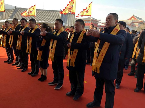 寧興剛董事長一行赴潼關(guān)古城參加迎春鳴鐘祈?；顒?></div>
                                <div   id=