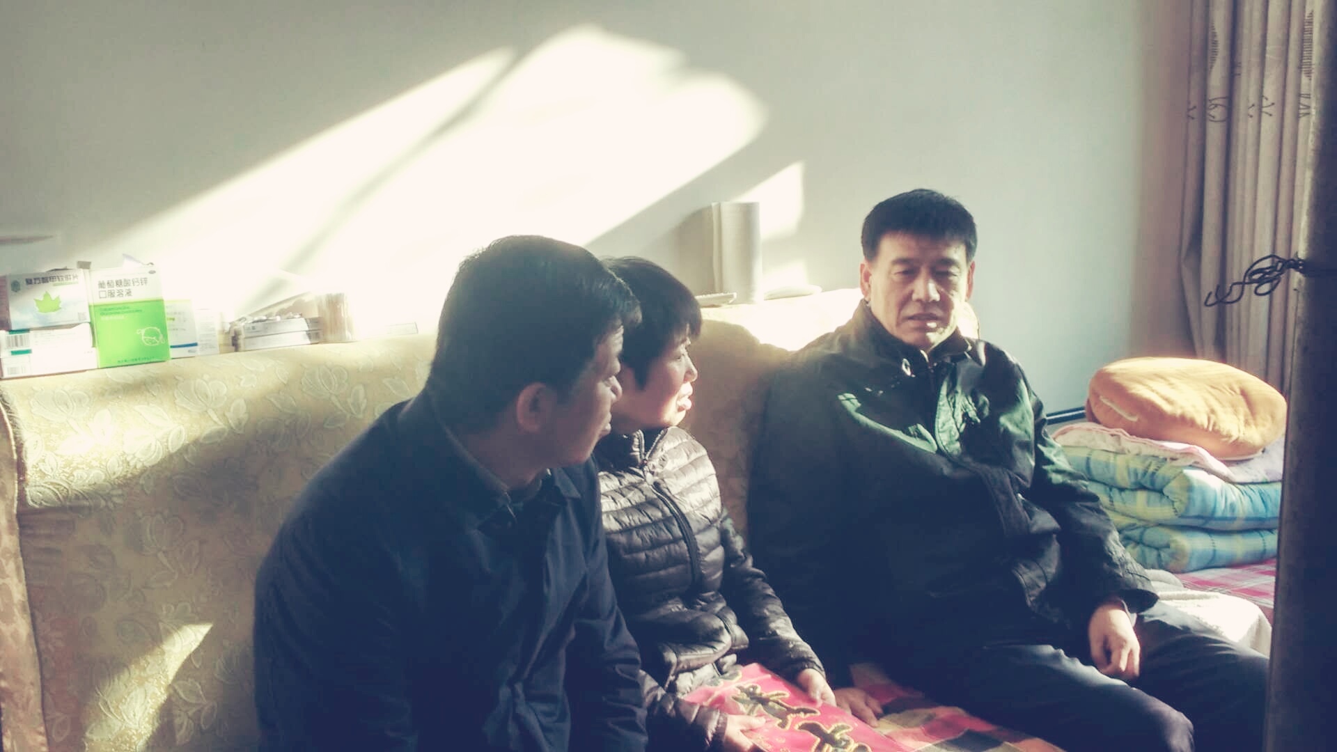 建設(shè)集團聯(lián)合黨委副書記、紀委書記、工會主席侯本英一行慰問礦建三公司困難職工