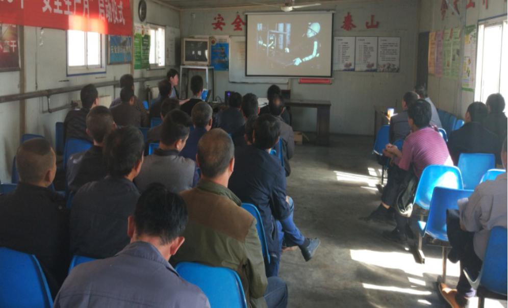 掘進(jìn)公司北翼項(xiàng)目部嚴(yán)考核強(qiáng)培訓(xùn)確保一線安全