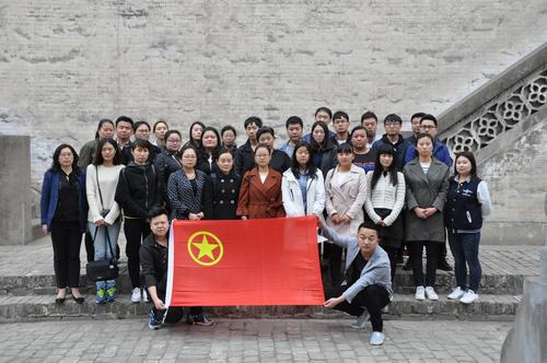 韓城分公司開展“緬懷革命先烈、弘揚愛國主義精神”團員青年掃墓活動