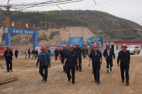 延能集團(tuán)黨委書記、董事長劉浩興一行蒞臨視察陜煤建設(shè)集團(tuán)礦建二公司車村項(xiàng)目部