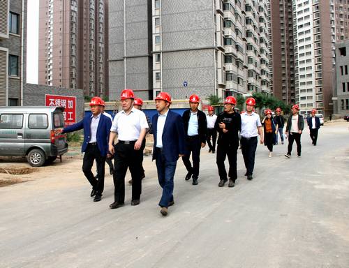 寧興剛、王明智一行深入銅煤1#、2#住宅小區(qū)施工現(xiàn)場調(diào)研指導(dǎo)工作