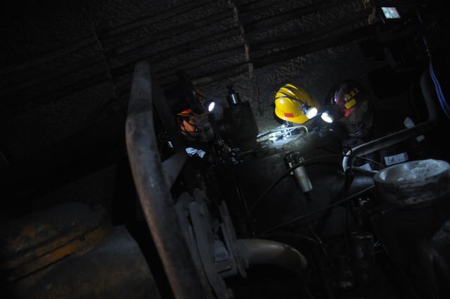 陜煤建設(shè)掘進(jìn)公司曹家灘項目部多舉措筑牢安全防護(hù)墻