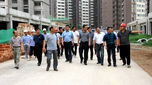 銅川礦業(yè)公司領(lǐng)導(dǎo)深入銅煤1#、2#小區(qū)施工現(xiàn)場(chǎng)調(diào)研指導(dǎo)項(xiàng)目建設(shè)工作