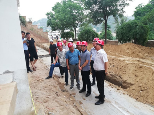 陜煤集團(tuán)總經(jīng)理助理、榆林合力產(chǎn)業(yè)扶貧公司董事長(zhǎng)范京道蒞臨陜煤建設(shè)天工公司清澗紅棗深加工項(xiàng)目視察指導(dǎo)工作