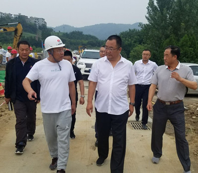 啟迪清潔能源集團(tuán)高級(jí)副總裁、瑞行集團(tuán)總裁雷萬(wàn)寧一行蒞臨陜煤建設(shè)咸陽(yáng)分公司安裝項(xiàng)目部施工現(xiàn)場(chǎng)視察指導(dǎo)工作