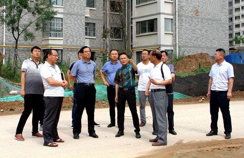 銅川礦業(yè)公司領(lǐng)導(dǎo)深入銅煤1#、2#小區(qū)施工現(xiàn)場(chǎng)回訪檢查項(xiàng)目建設(shè)工作