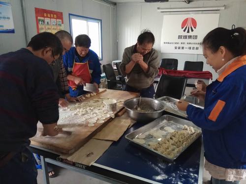 陜煤建設洗選煤運營公司安裝第一項目部：迎中秋、包餃子、暖人心