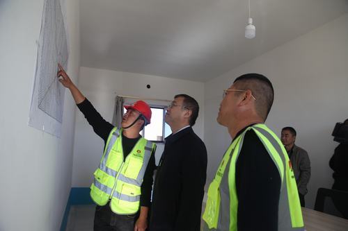 榆林化學(xué)公司執(zhí)行董事宋世杰深入銅煤公司清水工業(yè)園項(xiàng)目一線慰問(wèn)指導(dǎo)工作