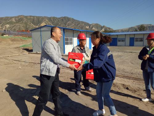 陜煤建設(shè)韓城分公司國(guó)慶慰問(wèn)“暖暖的”