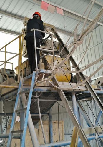 陜煤建設(shè)設(shè)備租賃中心設(shè)備檢查與盤點工作齊頭并進