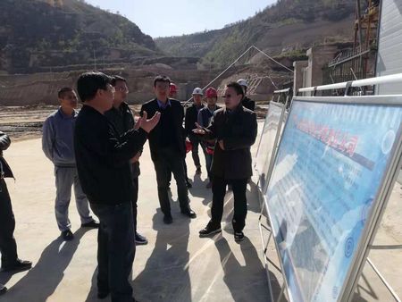 揚州市對口幫扶榆林市工作組組長、榆林市政府副秘書長孫景亮一行蒞臨陜煤建設(shè)天工公司承建的清澗北國棗業(yè)紅棗深加工項目考察指導(dǎo)工作