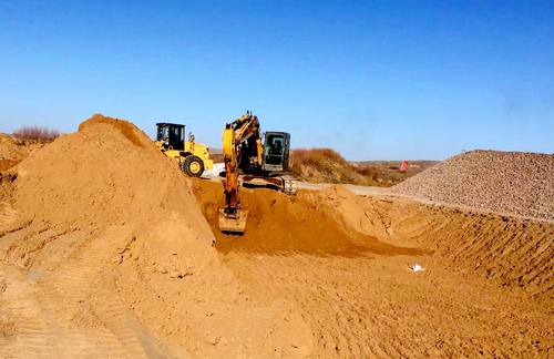 陜煤建設(shè)銅煤公司第五項(xiàng)目部承建的靖神鐵路郭家灘站臺(tái)工程開(kāi)工建設(shè)