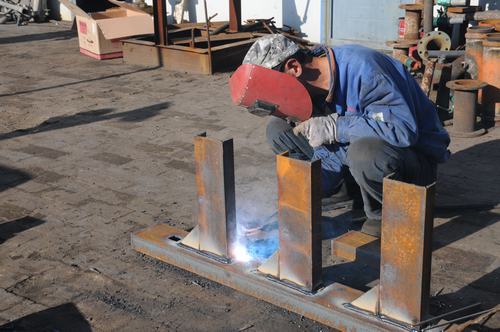 控“亂”花  壓“胡”花  止住經(jīng)營“出血點(diǎn)”