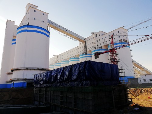 陜煤建設(shè)澄合分公司承建的小保當(dāng)選煤廠5A、5B轉(zhuǎn)載點工程順利封頂