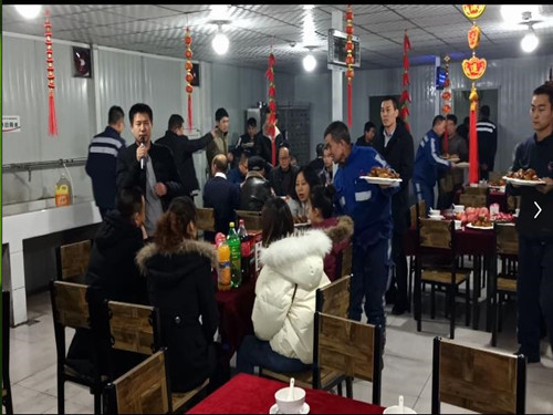 吃年夜飯看春晚—陜煤建設(shè)洗選煤運(yùn)營公司干部職工歡歡喜喜過大年