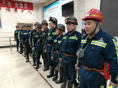 春節(jié)，堅守是最美“敬業(yè)?！?></div>
                                <div   id=