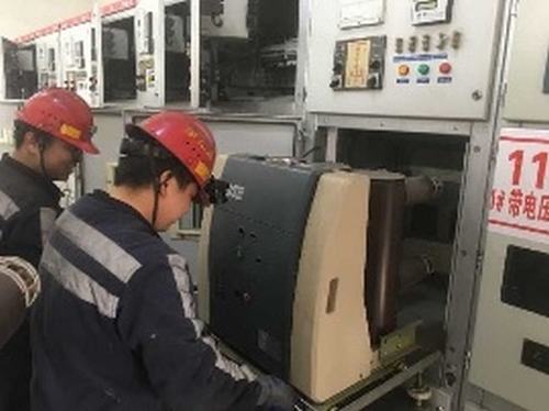 陜煤建設(shè)洗選煤運(yùn)營(yíng)公司檸條塔運(yùn)營(yíng)項(xiàng)目部積極開(kāi)展春季電氣預(yù)防性試驗(yàn)