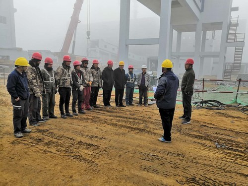 陜煤建設(shè)銅煤公司承建的曹家灘礦井主廠房至矸石倉(cāng)、主廠房至煤泥卸載點(diǎn)帶式輸送機(jī)棧橋工程順利吊裝