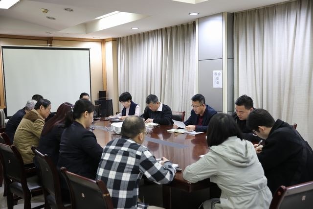 路橋分公司認(rèn)真學(xué)習(xí)傳達(dá)“專(zhuān)項(xiàng)整治”《宣講提綱》