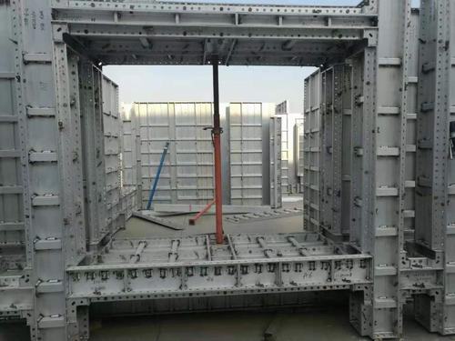 陜煤建設(shè)韓城分公司學(xué)習(xí)觀摩鋁膜板新技術(shù)、新材料應(yīng)用