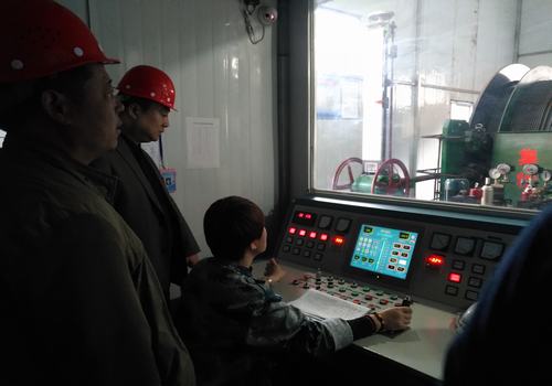 陜煤建設(shè)設(shè)備租賃中心機(jī)電設(shè)備現(xiàn)場安全檢查力度大