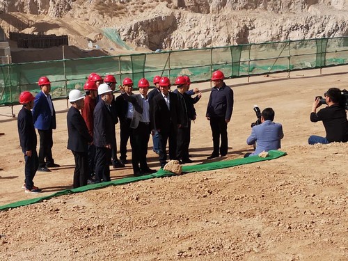 銅川市委書(shū)記楊長(zhǎng)亞一行蒞臨陜煤建設(shè)銅煤公司承建的年產(chǎn)20萬(wàn)噸固體廢物收集、貯運(yùn)及預(yù)處理項(xiàng)目檢查指導(dǎo)工作