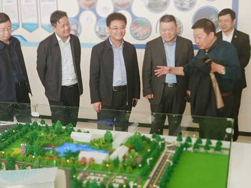 寧興剛與榆林市常務(wù)副市長張凱盈就系列合作項目交流座談