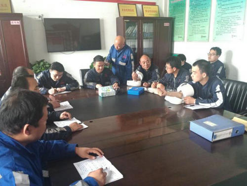 陜煤建設(shè)洗選煤運(yùn)營(yíng)公司洗煤廠：開好班前會(huì)彈好安全“前奏曲”