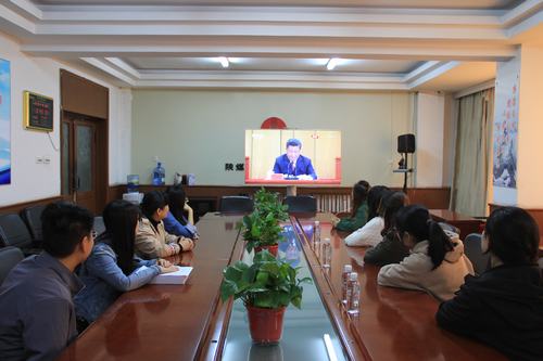 聆聽！思考！奮進(jìn)！我們都是新時(shí)代的“追夢人”