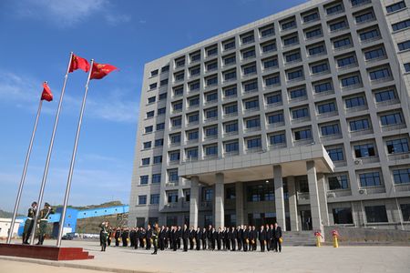 陜煤建設(shè)天工公司土建七部承建的彬長鐵路運輸公司綜合樓一次性驗收合格