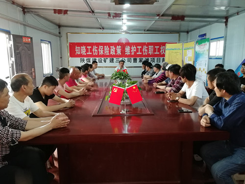 工傷宣傳走基層    一線(xiàn)職工齊歡迎