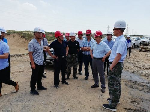 陜西鐵路物流集團有限公司黨委書記、執(zhí)行董事、總經(jīng)理趙國智一行蒞臨靖神鐵路項目施工現(xiàn)場檢查指導(dǎo)工作