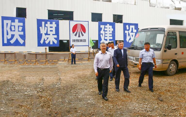 陜西省國資委黨委書記鄒展業(yè)、黨委副書記郁偉、陜煤集團黨委書記、董事長楊照乾一行慰問陜煤建設(shè)天工公司項目部