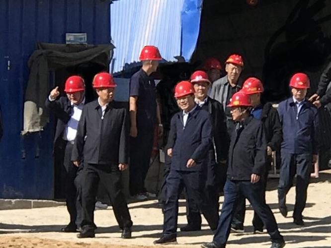 延安市委書記徐新榮蒞臨礦建二公司車村項目部調研