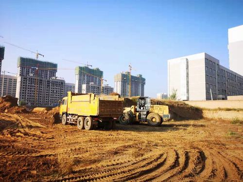 陜煤建設銅煤公司承建的靖邊縣金地華府9#-16#樓、地下車庫及商業(yè)部分工程正式開工建設