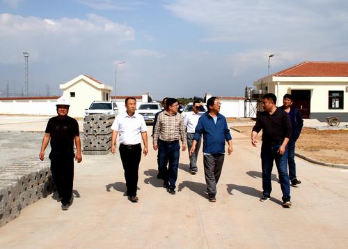 陜西靖神鐵路有限責任公司總經(jīng)理楊志光一行深入陜煤建設銅煤公司承建的靖神鐵路項目調研指導工作