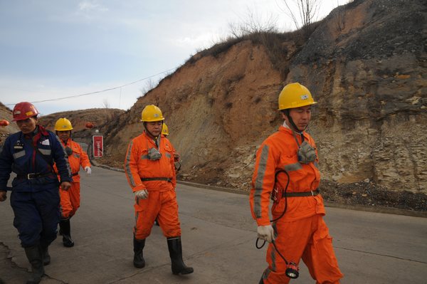 陜煤建設(shè)掘進(jìn)公司：加強(qiáng)一通三防管理確?！鞍偃瞻踩?></div>
                                <div   id=