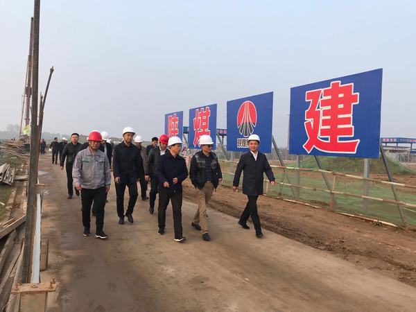 渭南市常務(wù)副市長楊武民、開沃新能源汽車集團(tuán)副董事長丁星勝一行現(xiàn)場推進(jìn)渭南南京金龍項(xiàng)目建設(shè)