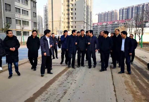 銅川礦業(yè)公司黨委書記、執(zhí)行董事劉水利一行蒞臨銅煤1#、2#住宅小區(qū)現(xiàn)場調(diào)研指導工作