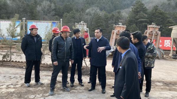 蒲白礦業(yè)公司黨委書記、董事長沈顯華一行蒞臨陜煤建設礦建二公司建莊項目部檢查指導工作